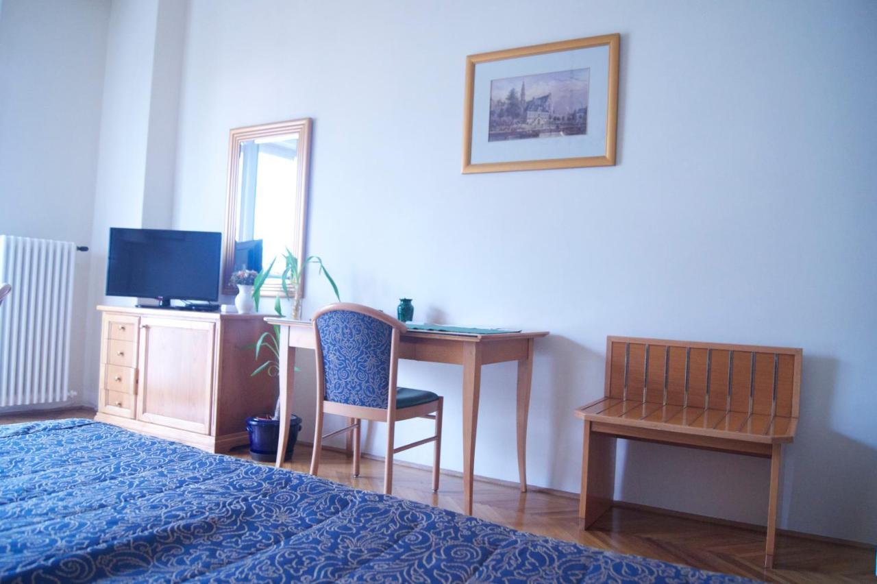 Flatneartocastlehill Apartment บูดาเปสต์ ภายนอก รูปภาพ