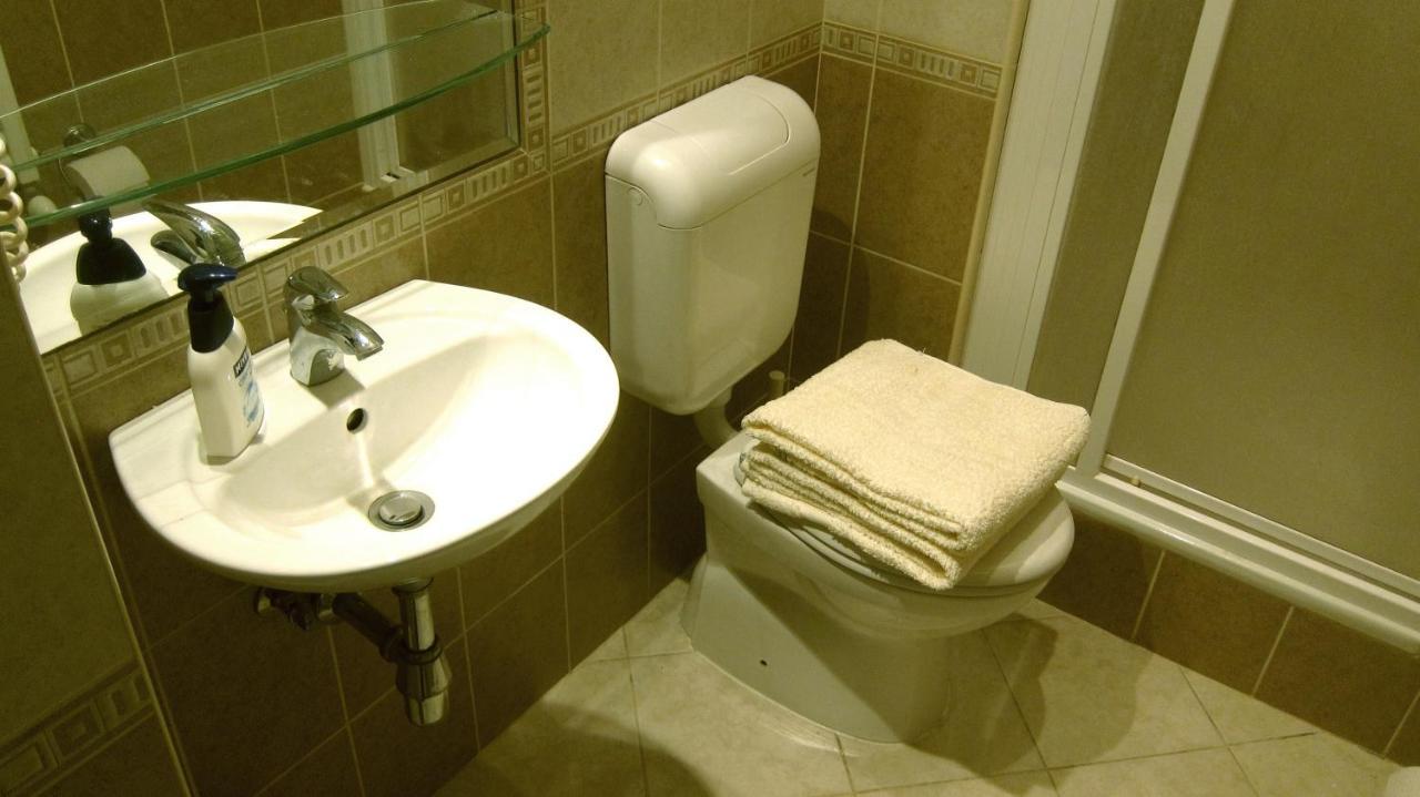 Flatneartocastlehill Apartment บูดาเปสต์ ภายนอก รูปภาพ